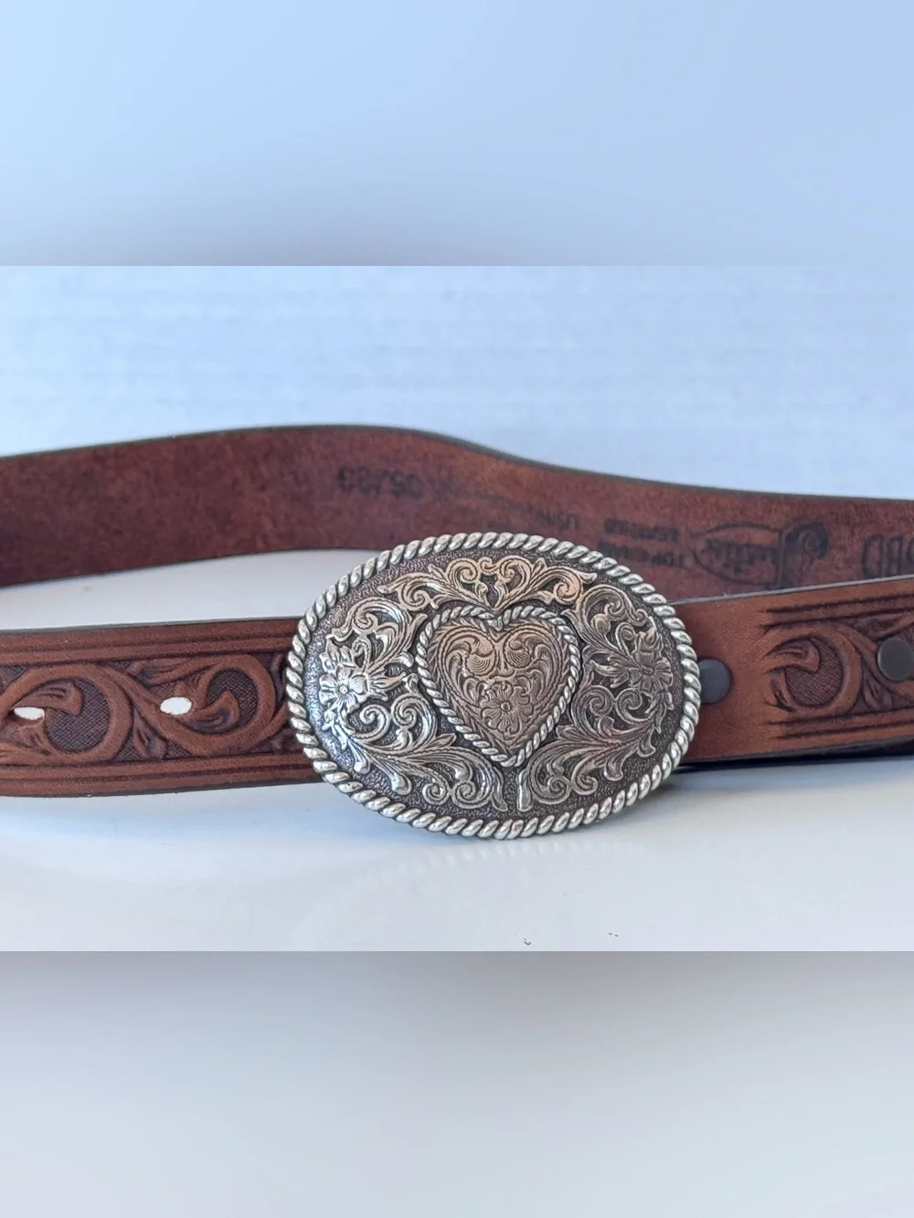 JUSTIN’S TROPHY HEART BROWN LEATHER BELT SIZE 28